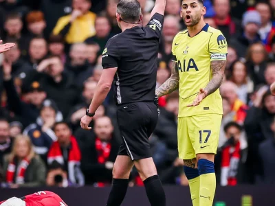 MU thừa thắng xông lên: Romero ‘tự sát’ bằng thẻ đỏ ngớ ngẩn, Quỷ đỏ lập tức mở tỷ số