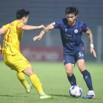 HLV Mano Polking lên tiếng: 'Đoàn Văn Hậu vẫn là ngôi sao dù có chuyện gì xảy ra' 1