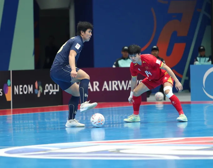 ĐT futsal Việt Nam (áo đỏ) sẽ gặp Iraq hoặc Indonesia ở tứ kết. Ảnh - Phan Hồng