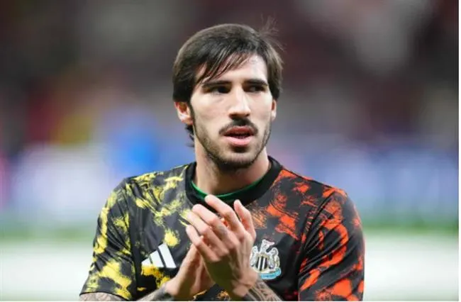 Newcastle chot gia cho Arsenal va Chelsea chieu mo Sandro Tonali.