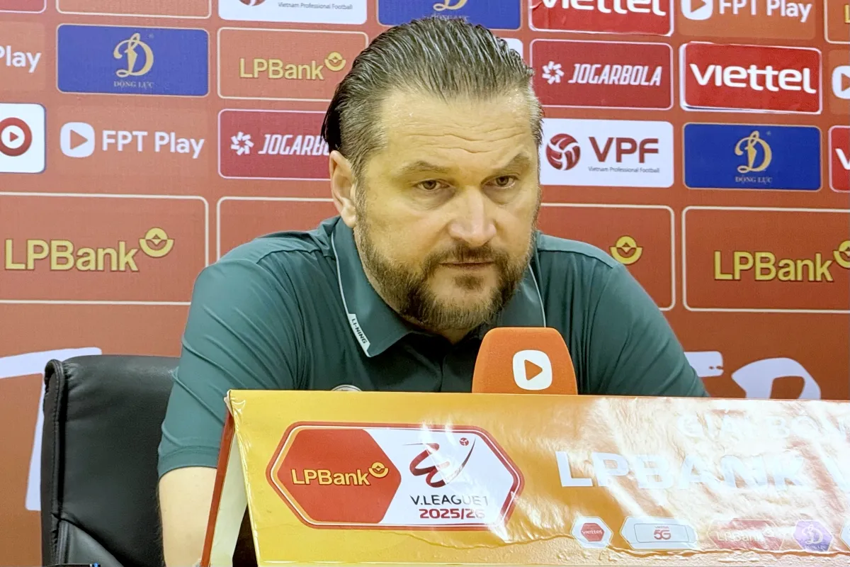 HLV Velizar Popov bị cấm chỉ đạo tại vòng 13 V.League 2025/26